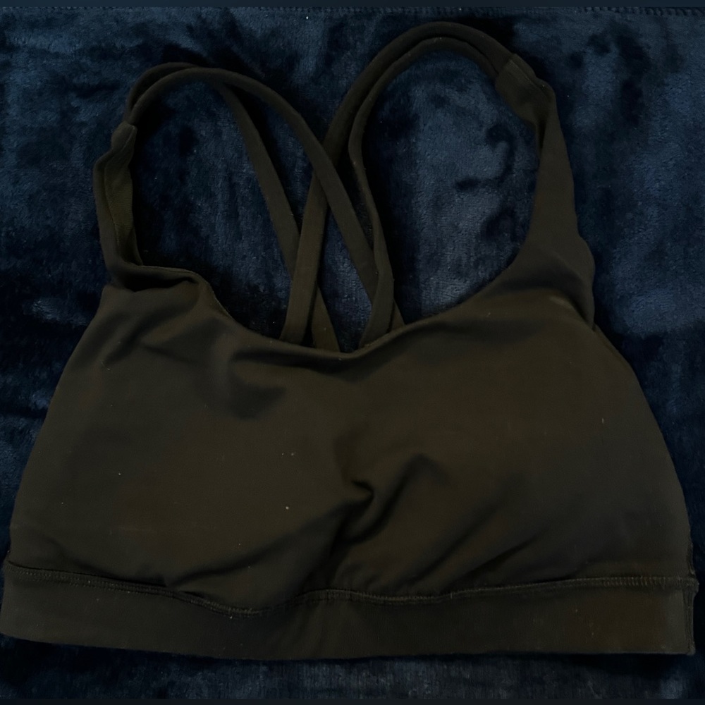 black lululemon sports bra